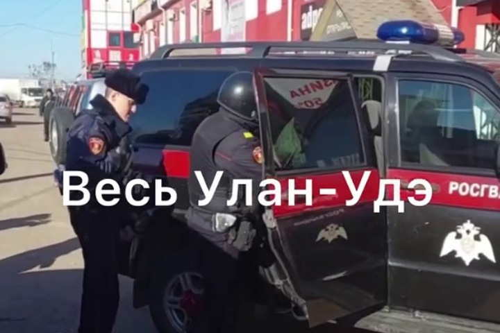 Мужчина устроил стрельбу у торгового центра в Улан-Удэ