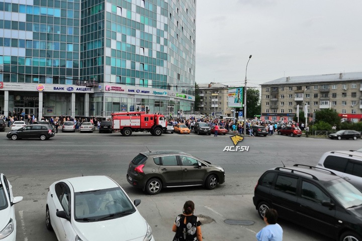 МФК «Сан Сити» эвакуирован в Новосибирске МФК «Сан Сити» эвакуирован в Новосибирске