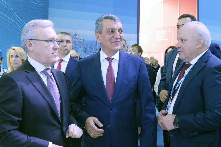 Меняйло выступил против превращения Сибири в «сырьевой придаток» Меняйло выступил против превращения Сибири в «сырьевой придаток»