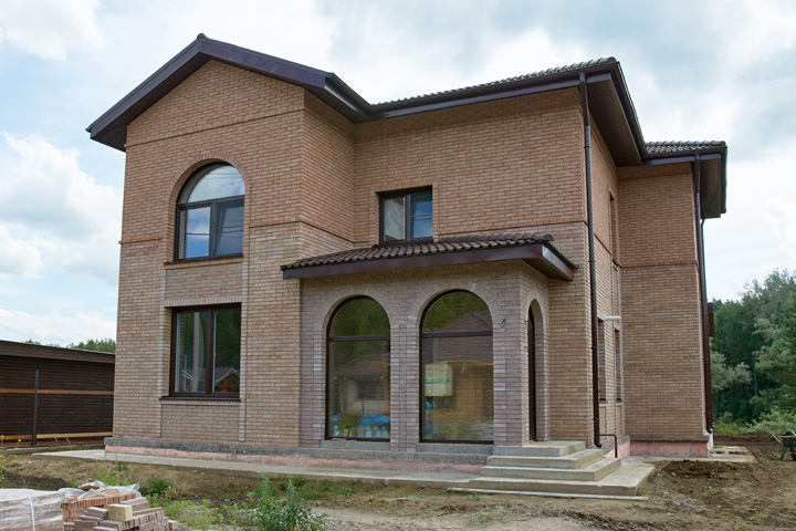 Новосибирский кирпичный завод «Брикстоун» наладил производство пустотелого кирпича