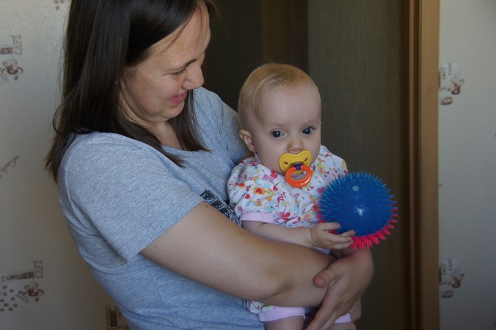 «Хрупкой» девочке из Новосибирска необходимо дорогое лечение «Хрупкой» девочке из Новосибирска необходимо дорогое лечение