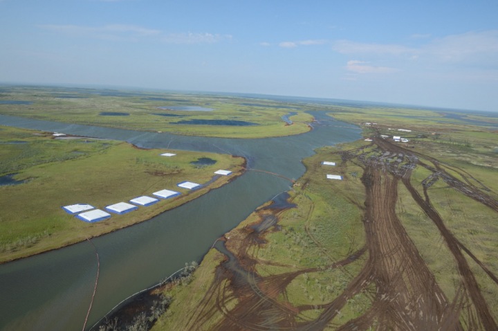 Новый разлив топлива произошел в реку Амбарная в Норильске