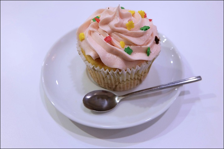 Более 20 учениц православной гимназии отравились пирожными в Иркутске Более 20 учениц православной гимназии отравились пирожными в Иркутске