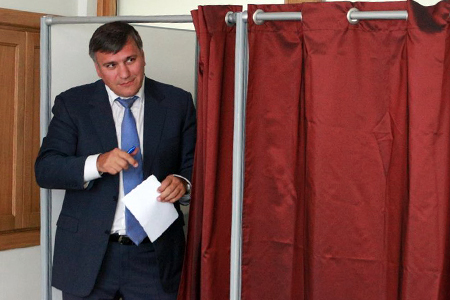 Красноярцы собирают подписи за выдвижение Сенченко в Госдуму Красноярцы собирают подписи за выдвижение Сенченко в Госдуму