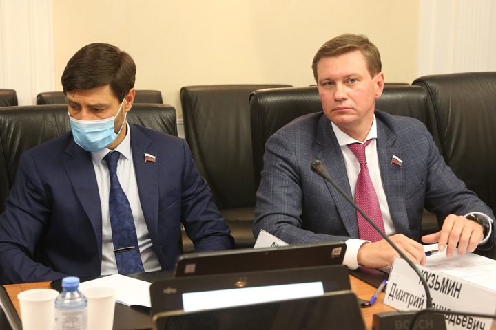 Кузбасскому сенатору купили два компьютера за полмиллиона за счет бюджета Кузбасскому сенатору купили два компьютера за полмиллиона за счет бюджета