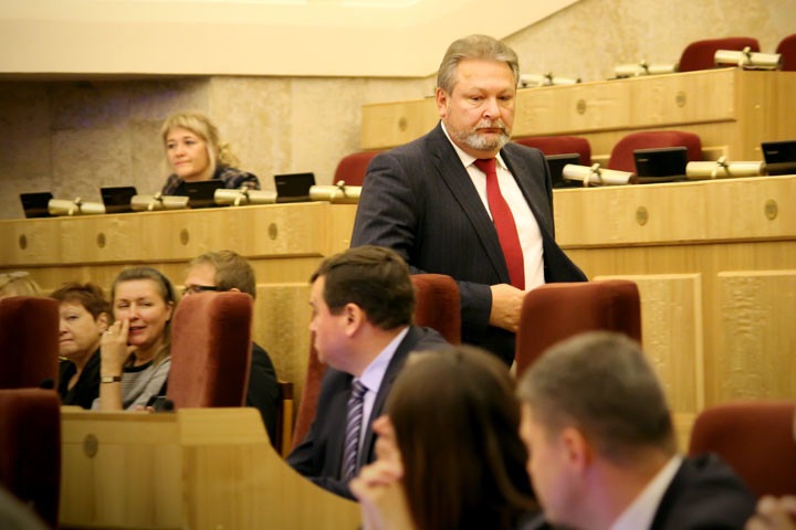 Власти нашли кресло главврача для новосибирского депутата