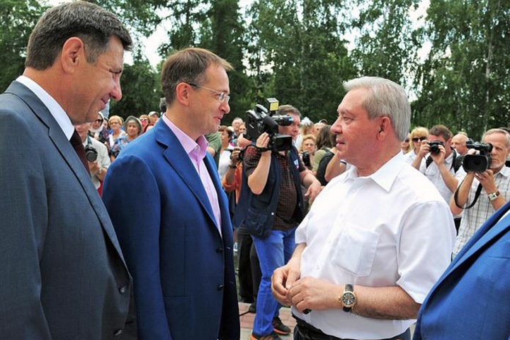 Бывшему омскому губернатору назначили доплату к пенсии почти в 250 тыс.