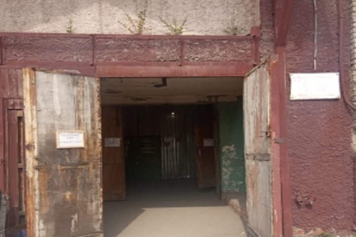 Директор новосибирской компании отделался условным сроком за падение рабочих в шахту лифта Директор новосибирской компании отделался условным сроком за падение рабочих в шахту лифта