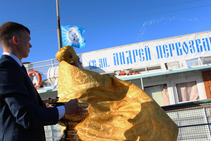 Православный сплав: корабль-церковь отправили на помощь новосибирцам Православный сплав: корабль-церковь отправили на помощь новосибирцам