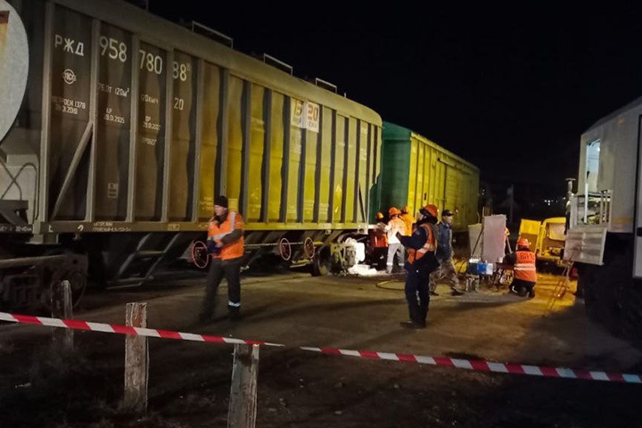 Грузовые вагоны сошли с рельсов в Новосибирской области Грузовые вагоны сошли с рельсов в Новосибирской области