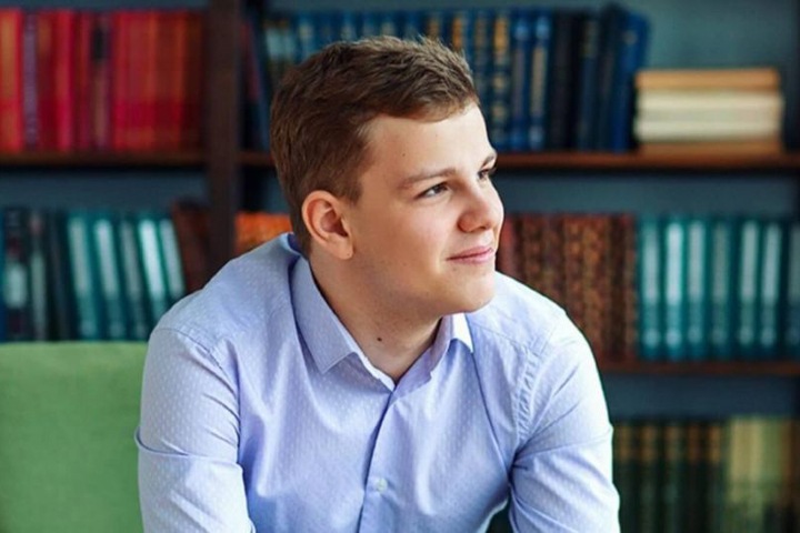 Сыну лидера «ЕР» в алтайском заксобрании достались горэлектросети и агрокомплекс Сыну лидера «ЕР» в алтайском заксобрании достались горэлектросети и агрокомплекс