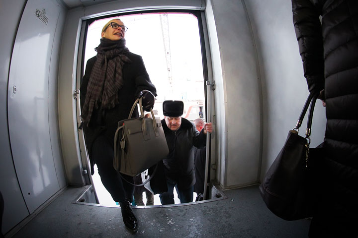 «Чего на платформе столпились?»: как добраться до аэропорта с двумя пересадками