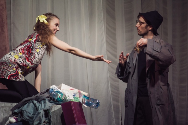 Омскому театру запретили играть спектакль без позитива в Доме учителя