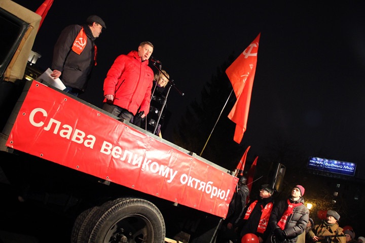 Новосибирские власти проведут фестиваль комсомольской песни для укрепления духовных ценностей Новосибирские власти проведут фестиваль комсомольской песни для укрепления духовных ценностей