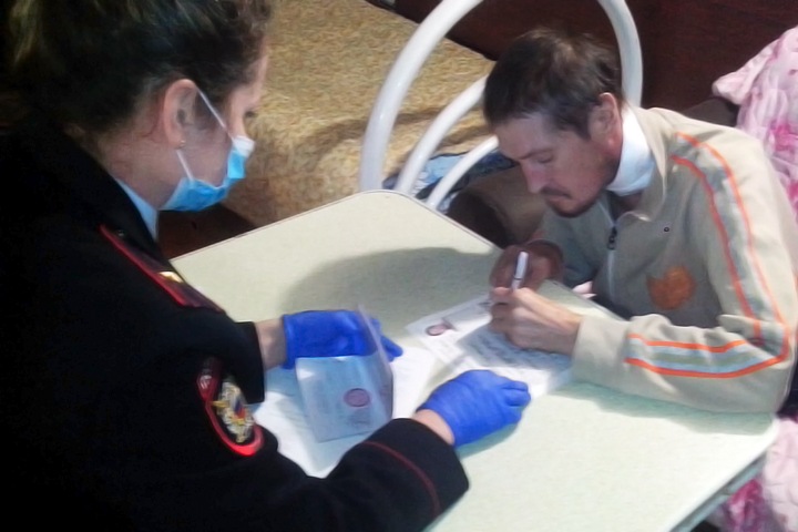 Бездомному новосибирцу с опухолью выдали паспорт после публикации Тайги.инфо