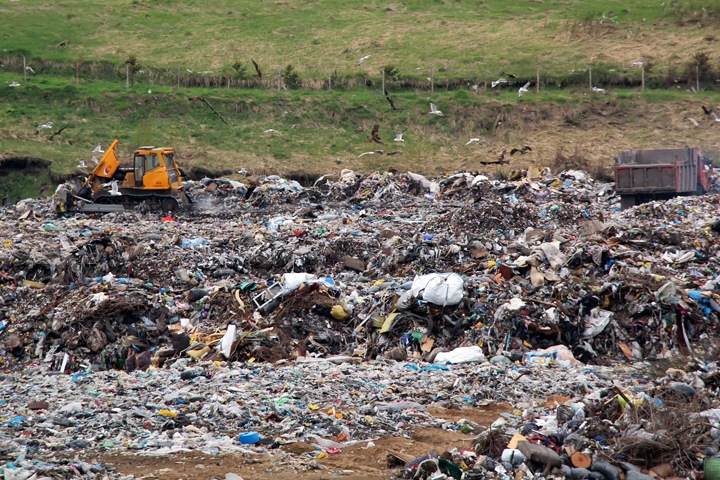 Новосибирские депутаты отложили пересмотр мусорной концессии после прихода «серьезных» людей