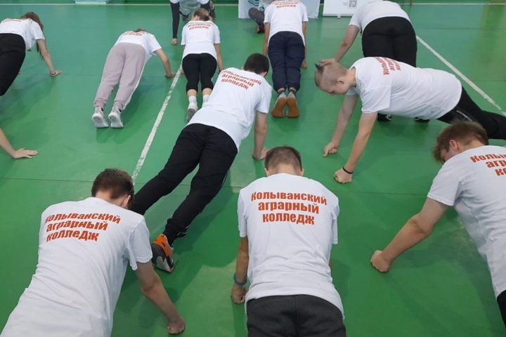 Отчисленный за отказ участвовать в поднятии флага новосибирский студент добился восстановления в колледже