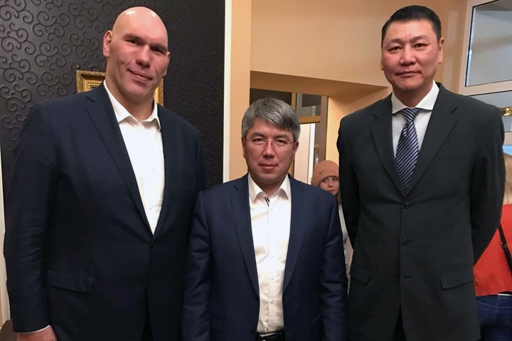 Связанный с транспортной корпорацией глава Бурятии рассказал о переделе России «олигархами» в случае провала обнуления Связанный с транспортной корпорацией глава Бурятии рассказал о переделе России «олигархами» в случае провала обнуления