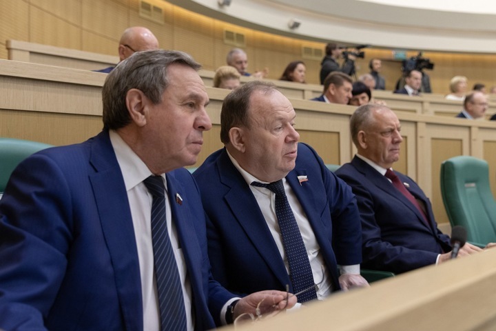 Подробности дела новосибирского экс-сенатора Лаптева: должность другому депутату в обмен на зарплатную карту Подробности дела новосибирского экс-сенатора Лаптева: должность другому депутату в обмен на зарплатную карту