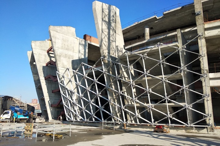 Сто рабочих добавили на стройку новосибирского ЛДС