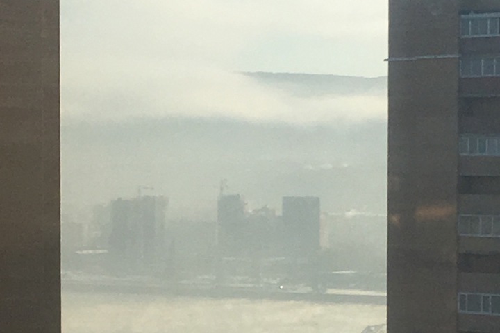 Красноярский губернатор открыл экологический форум во время режима черного неба