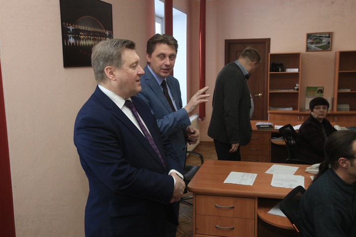 Мэрия Новосибирска намерена охватить весь город единой транспортной системой Мэрия Новосибирска намерена охватить весь город единой транспортной системой