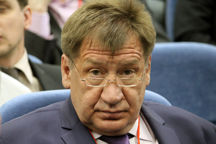 «Либералу Ване Старикову вовсе не хочется, чтобы из-под коммуниста Локтя быстро выдернули коврик»