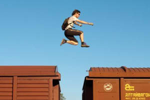 Сибиряк заплатит 100 рублей штрафа, проехав более 100 км по Транссибу на крыше поезда