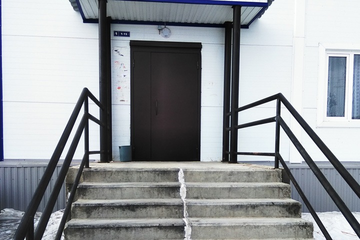 Пакет с новорожденным подкинули в подъезд жилого дома в Бурятии