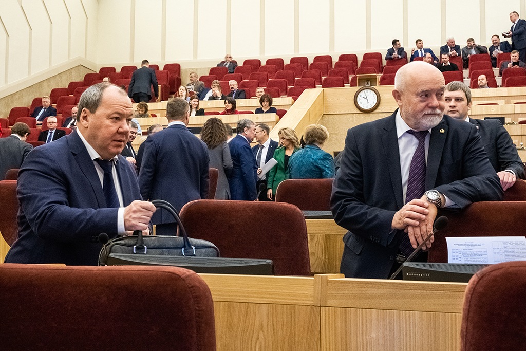 Александр Морозов (с портфелем) и Николай Похиленко