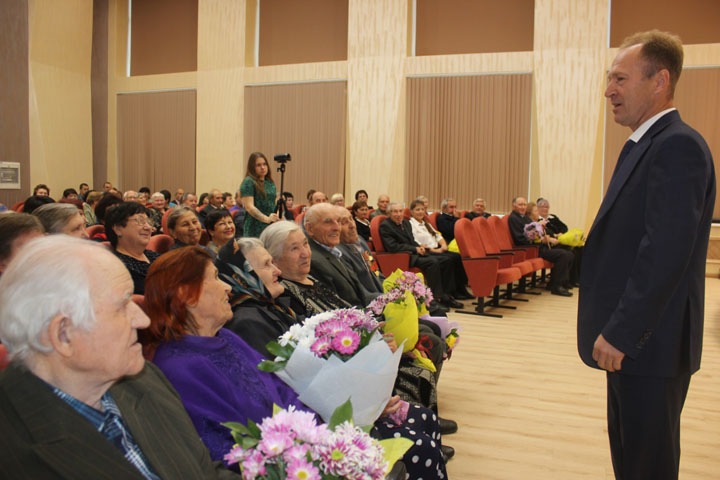 Начальники МУПов мэрии Новосибирска отчитались о зарплате после обысков Начальники МУПов мэрии Новосибирска отчитались о зарплате после обысков