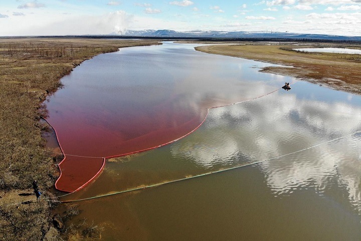Ростехнадзор оштрафовал «дочку» «Норникеля» на 1 млн рублей за экологическую катастрофу в Арктике Ростехнадзор оштрафовал «дочку» «Норникеля» на 1 млн рублей за экологическую катастрофу в Арктике