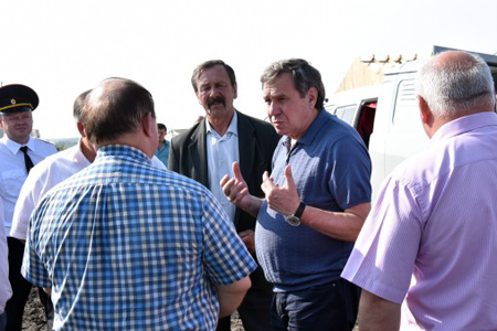 Новосибирский губернатор проехал по округу Андрея Каличенко