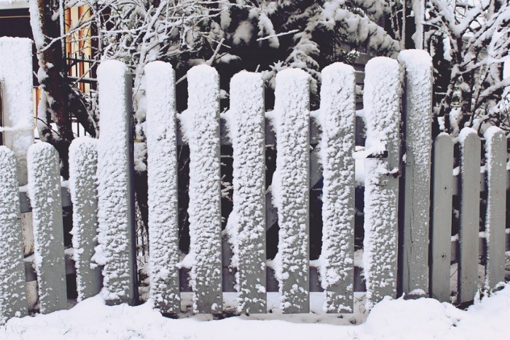 Мужчина замерз насмерть, застряв на чужом заборе в Красноярском крае — СМИ Мужчина замерз насмерть, застряв на чужом заборе в Красноярском крае — СМИ