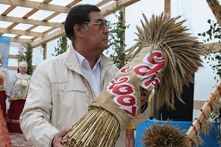 Тулеев договорился со всеми конфессиями в Кузбассе о молебне против землетрясений и ураганов Тулеев договорился со всеми конфессиями в Кузбассе о молебне против землетрясений и ураганов