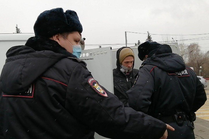 Сотрудника красноярского штаба Навального задержали на акции «Бессмертный ГУЛАГ»