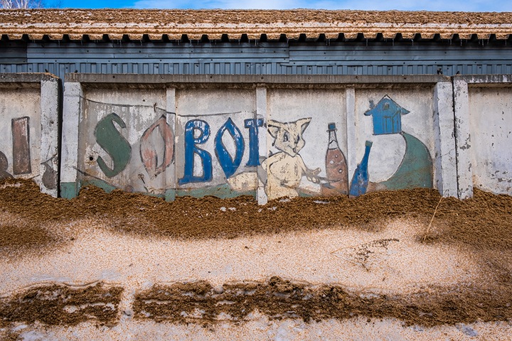 Отходы засыпали территорию новосибирского пивоваренного завода