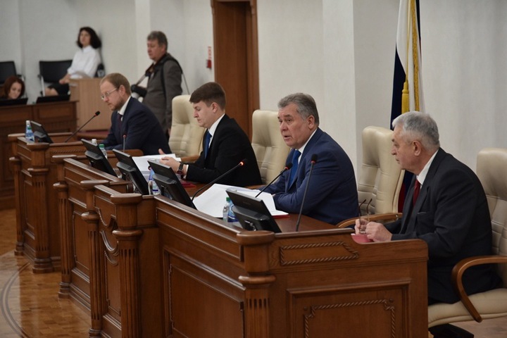 Единороссы заблокировали повышение стипендий алтайским студентам Единороссы заблокировали повышение стипендий алтайским студентам