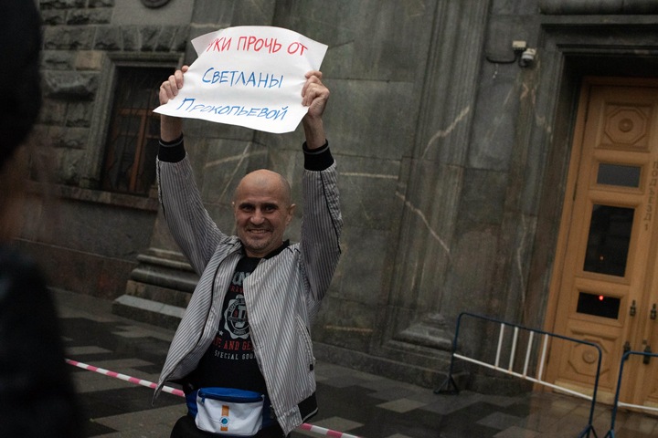 Журналистов из «Синдиката-100» задержали за протесты по делу Прокопьевой. Ее обвинили в оправдании терроризма Журналистов из «Синдиката-100» задержали за протесты по делу Прокопьевой. Ее обвинили в оправдании терроризма