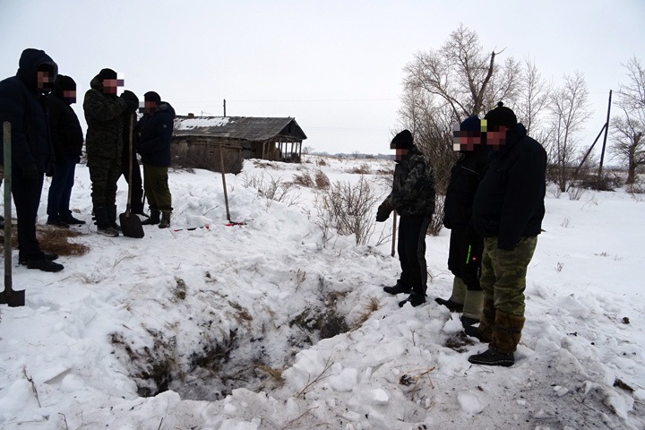 Новосибирец забил сожительницу кочергой и закопал в саду Новосибирец забил сожительницу кочергой и закопал в саду