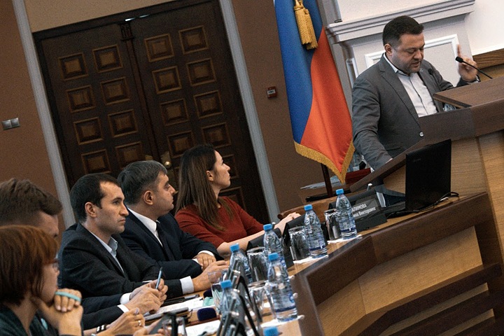 Депутаты предложили урезать расходы бюджета Новосибирска на СМИ и машины