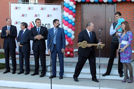 Молодым работникам образования Новосибирска предоставили жилье в Калининском районе