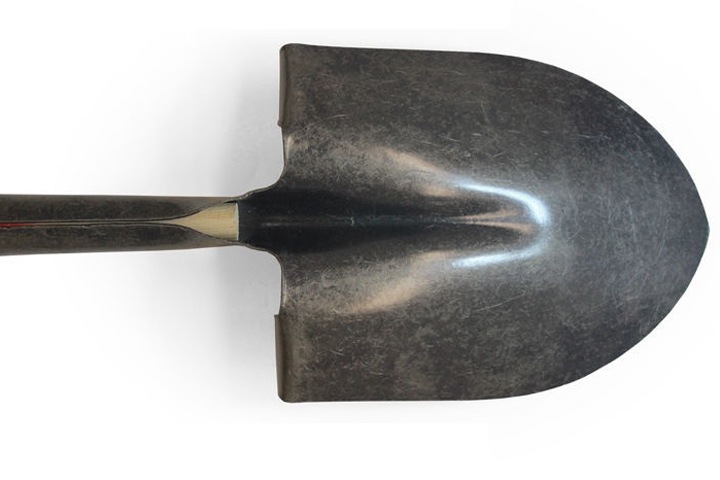 Сотрудницу омской АЗС лопатой спасли от изнасилования за отказ заправлять бесплатно