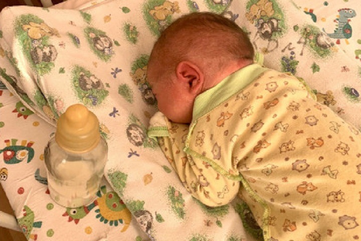 Выброшенную на обочине под Новосибирском девочку родили дома Выброшенную на обочине под Новосибирском девочку родили дома