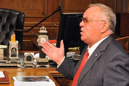 Бердников попросил алтайских чиновников скинуться на реконструкцию памятников 