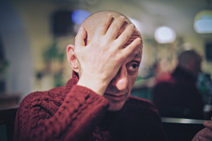 «У многих был страх перед безумцем»: Олег Жуковский играет последние спектакли в Новосибирске