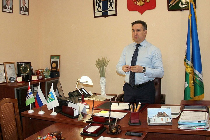 Глава Колыванского района назвал аудитора «придурком». Он намерен сместить главу контрольного органа Глава Колыванского района назвал аудитора «придурком». Он намерен сместить главу контрольного органа