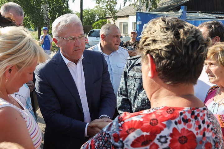 «Вы мне что, хотите права качнуть»: Усс пообщался с жителями подтопленного Канска «Вы мне что, хотите права качнуть»: Усс пообщался с жителями подтопленного Канска