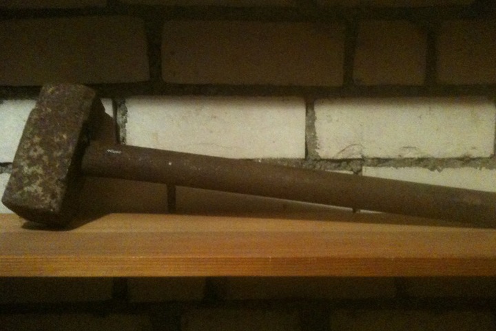 Иркутского заключенного обвинили в убийстве кувалдой в колонии. Он сидел там за смерть женщины, отказавшей ему в сексе