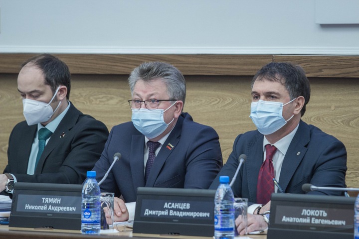 «Есть независимые и так называемая коалиция»: как горсовет и чиновники пытались оградить отчет Локтя от неудобных вопросов